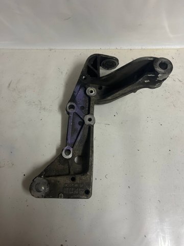 Кронштейн передньої балки 1K0199296E VAG