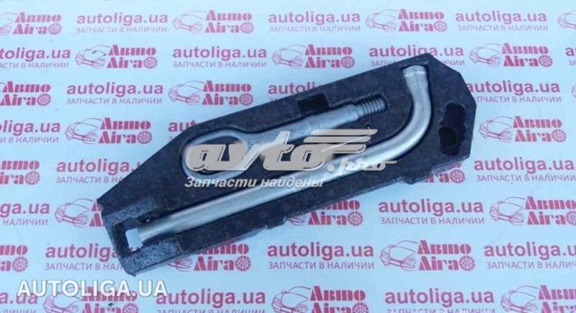 Гак буксирувальний 1T0805615 VAG