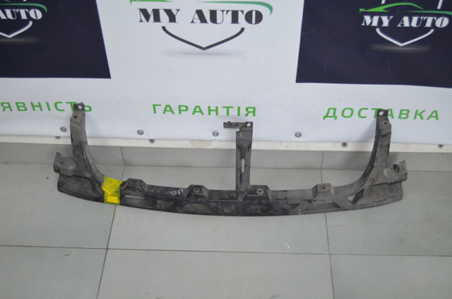Кронштейн бампера переднього, центральний 3B0807469C VAG