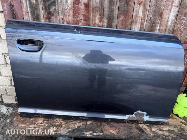 Дверка передня права 4F0831052F VAG