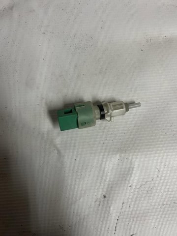 Датчик включення зчеплення 51824727 FIAT