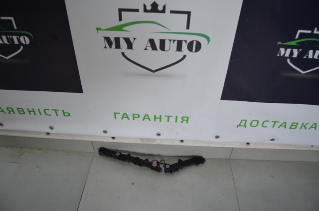 Кронштейн бампера заднього, правий 5215542050 TOYOTA