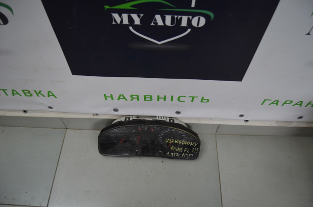 щиток приладу 8D0920900 VAG