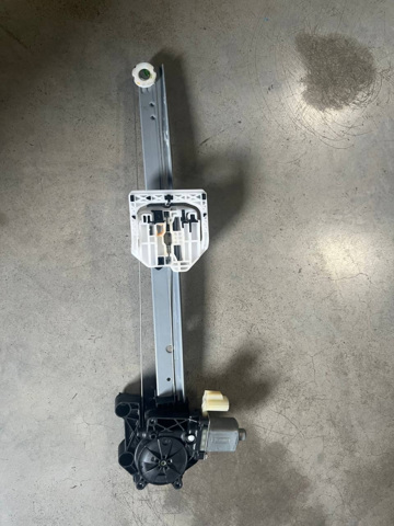 Склопідйомник задніх правих дверей FT4Z5827008C FORD
