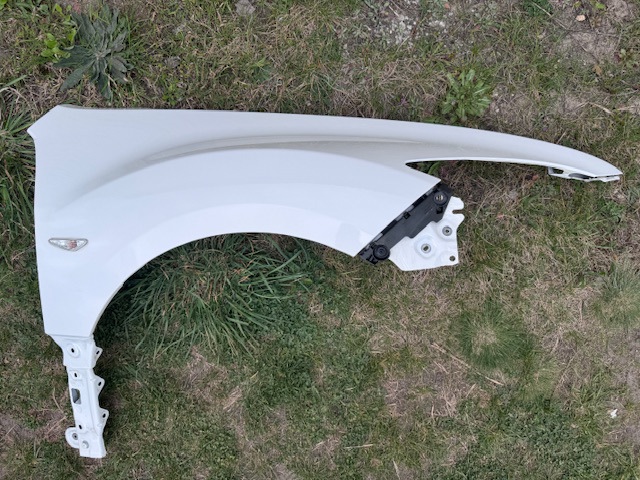 Переднє праве крило GS1D52110B MAZDA