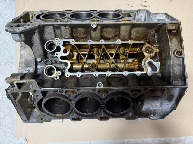 Блок двигуна LR062617 LAND ROVER