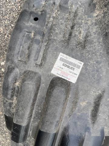 Підкрилок задній правий 5370B428 MITSUBISHI