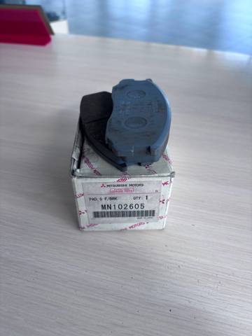 Колодки передні MN102605 MITSUBISHI