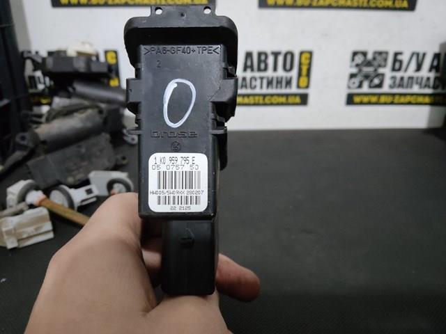 Привід ліфта задній 1K0959795E VAG