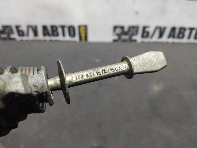 Лічинка замка лівих дверей 1T0837167A VAG