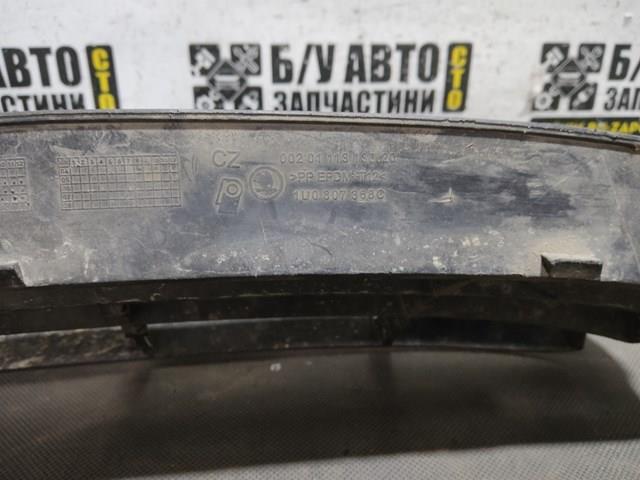 Решітка переднього бампера, права 1U0807368C VAG