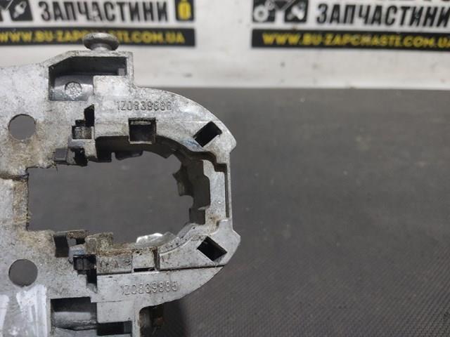 Тримач зовнішньої ручки дверей, задніх правих 1Z0839886 VAG