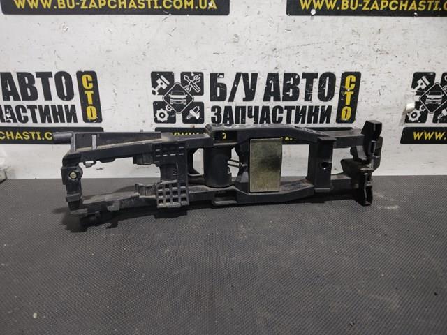 Тримач зовнішньої ручки дверей, правих дверей 2037600234 MERCEDES