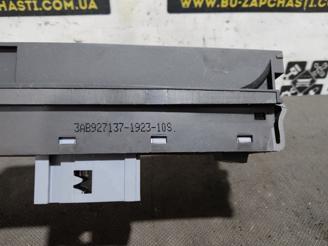 Кнопка електромеханічного гальма стоянки 3AB927137 VAG