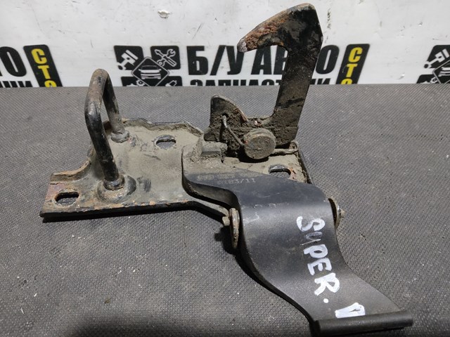 Стояк-гак замка капота 3T0823480B VAG