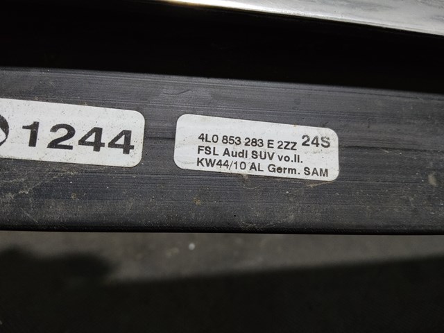 Молдинг опускного скла нижній, двері передньої, лівої 4L0853283E VAG