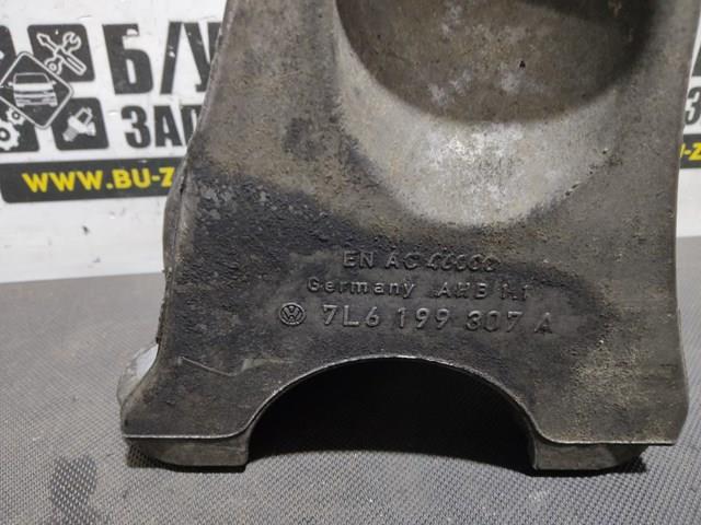 Кронштейн подушки (опори) двигуна, лівої 7L6199307A VAG