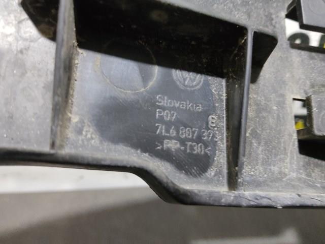Направляюча заднього бампера, ліва 7L6807393 VAG