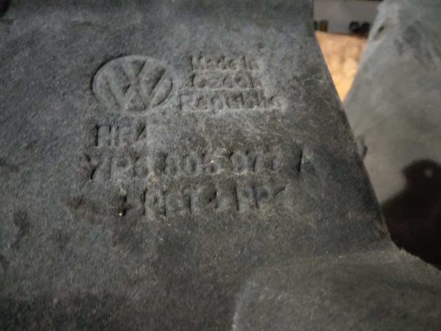 Підкрилок переднього крила, лівий задній 7P6805977A VAG