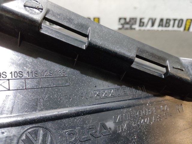 Накладка задньої двері, правої, вертикальна 7P6839904 VAG