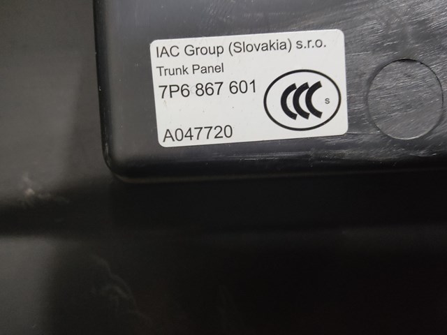 Обшивка багажника 7P6867601 VAG