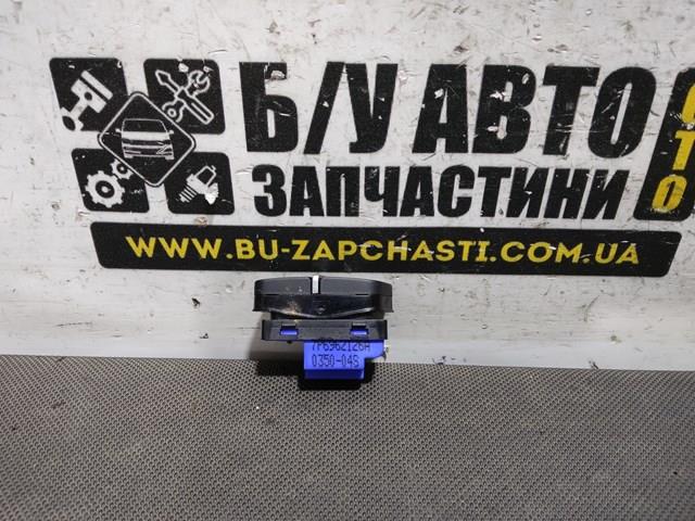 Кнопка центрального замка 7P6962126A VAG