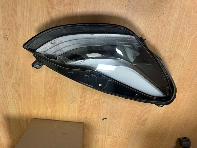 Права блок фара 107737200K Tesla Model