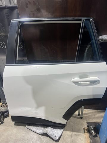 Двері задні, ліві 670040R121 TOYOTA