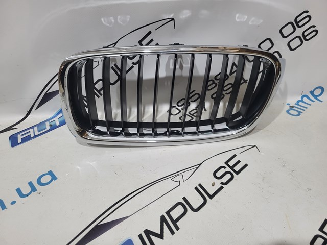 Решітка радіатора ліва 51137255411 BMW