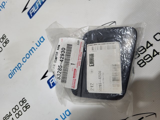Заглушка бампера буксирувального гака, передня права 5328542930 TOYOTA