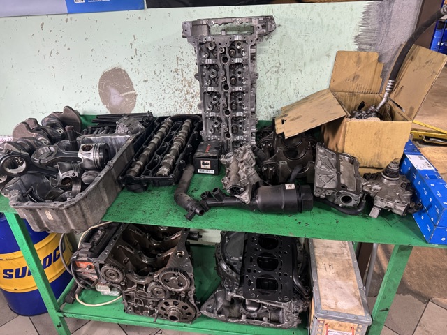 Головка блоку Mercedes Sprinter II 4,6-t