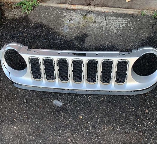 Захисна решітка радіатора 5XB15LS1AA CHRYSLER