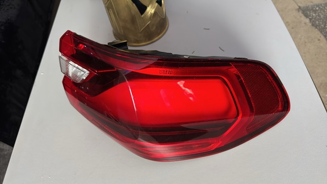 Задній правий зовнішній ліхтар 63215A164A6 BMW