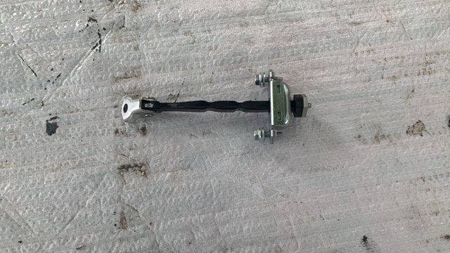 Обмежувач відкриття дверей, передній 68610F4030 TOYOTA