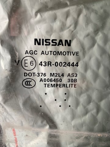 Вікно задніх дверей 823003KA1A NISSAN