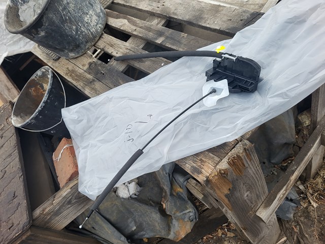 Замок водійських дверей 80501EY10D NISSAN