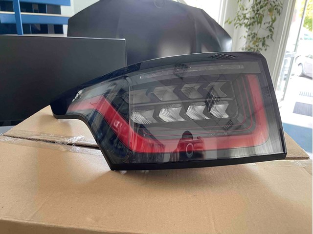 Задня ліва фара LR136857 LAND ROVER