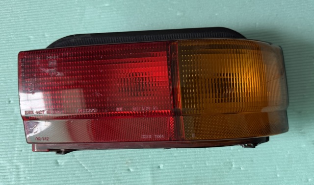 Ліхтар задній правий Nissan Prairie M11