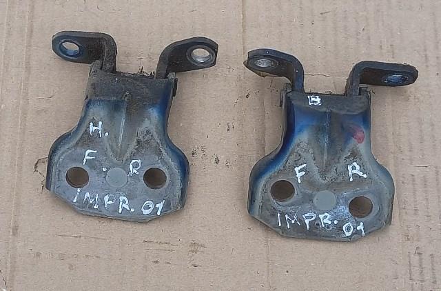 Петля передніх дверей права 61220FA000 SUBARU