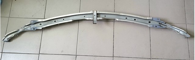 Кронштейн бампера переднього, центральний 620402Y000 NISSAN