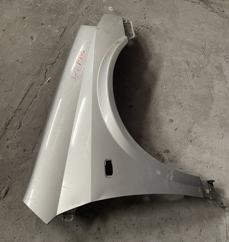 Переднє праве крило 63100AV630 NISSAN