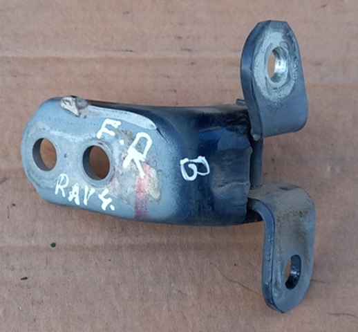 Петля передніх дверей 6871022080 TOYOTA