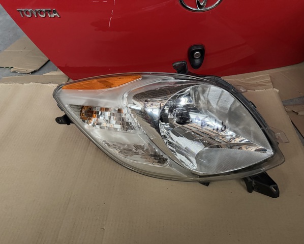 Фара 8117052601 TOYOTA