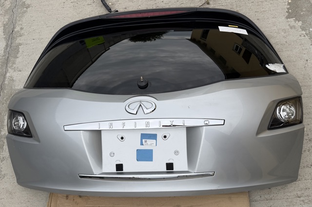 Треті двері Infiniti FX