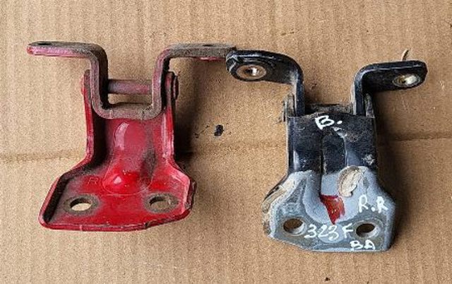 Петля задніх правих дверей B01A72210B MAZDA