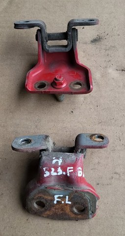 Завіса дверей передных лівих B45559240A MAZDA