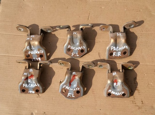 Петля задніх правих дверей BC1D72210C MAZDA