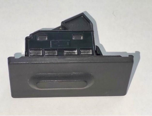 Кнопка приводу замка 3/5 дверей (ляди) / кришки багажника BHN1568D0B MAZDA