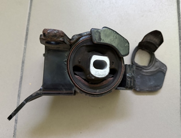 Ліва подушка двигуна BJS739070 MAZDA