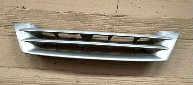 Решітка радіатора F23100N050 NISSAN